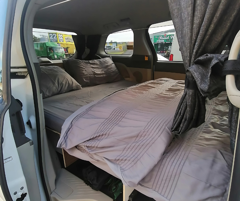 Toyota Estima (Manukau 574)