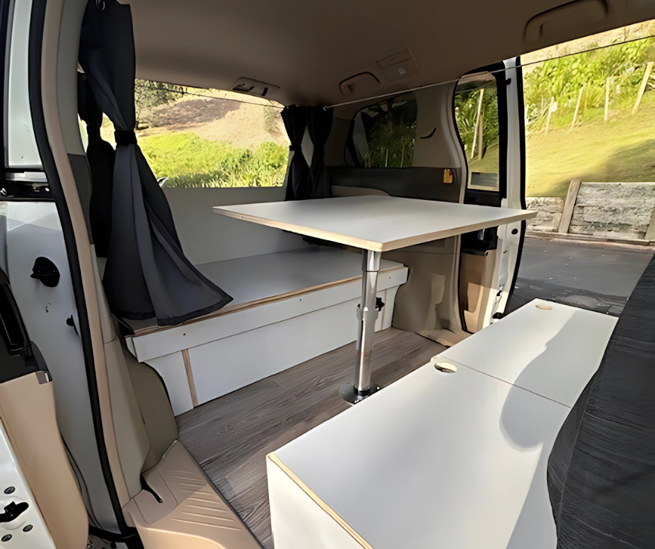 Toyota Estima (Hikoi 894)