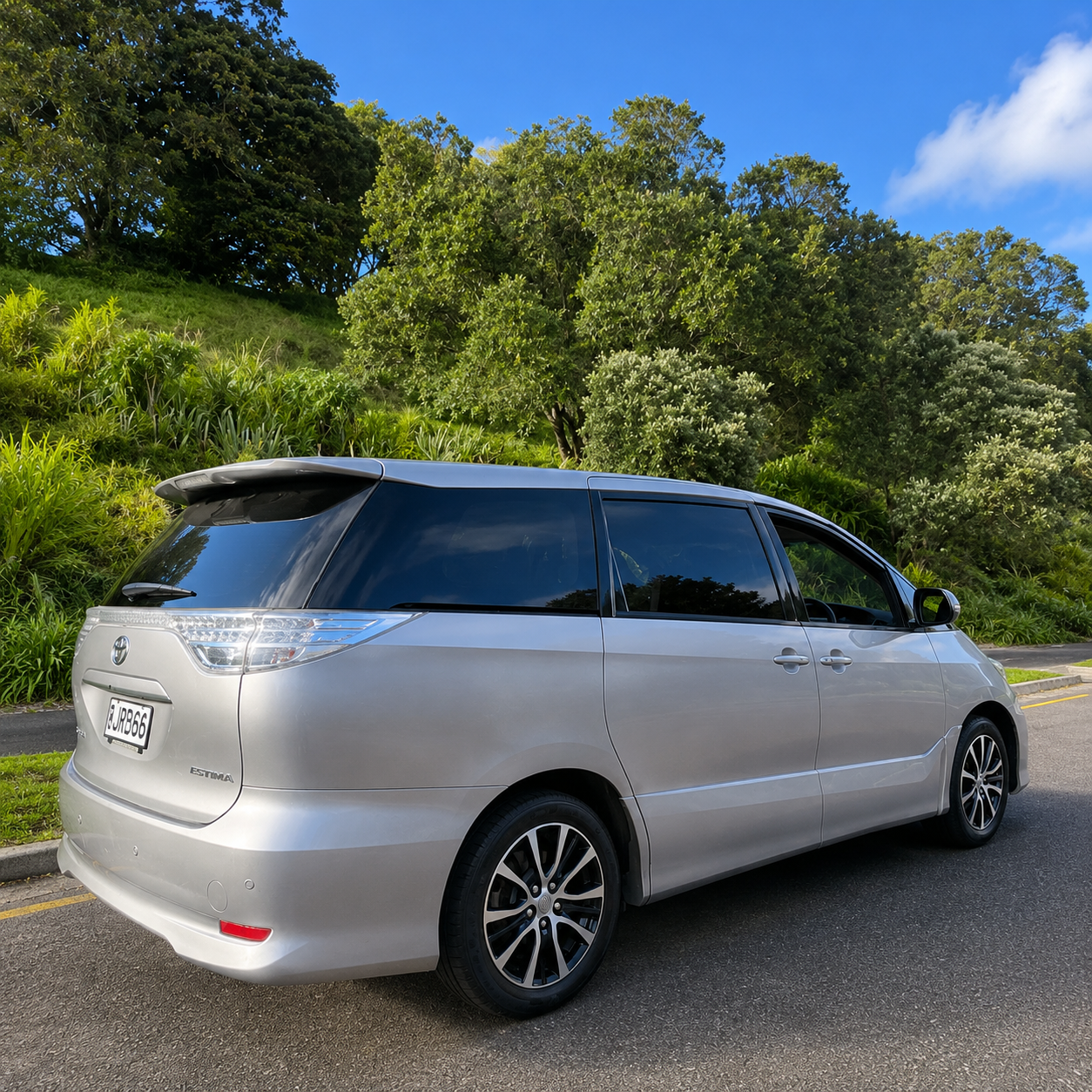 Toyota Estima (Rangi 588)