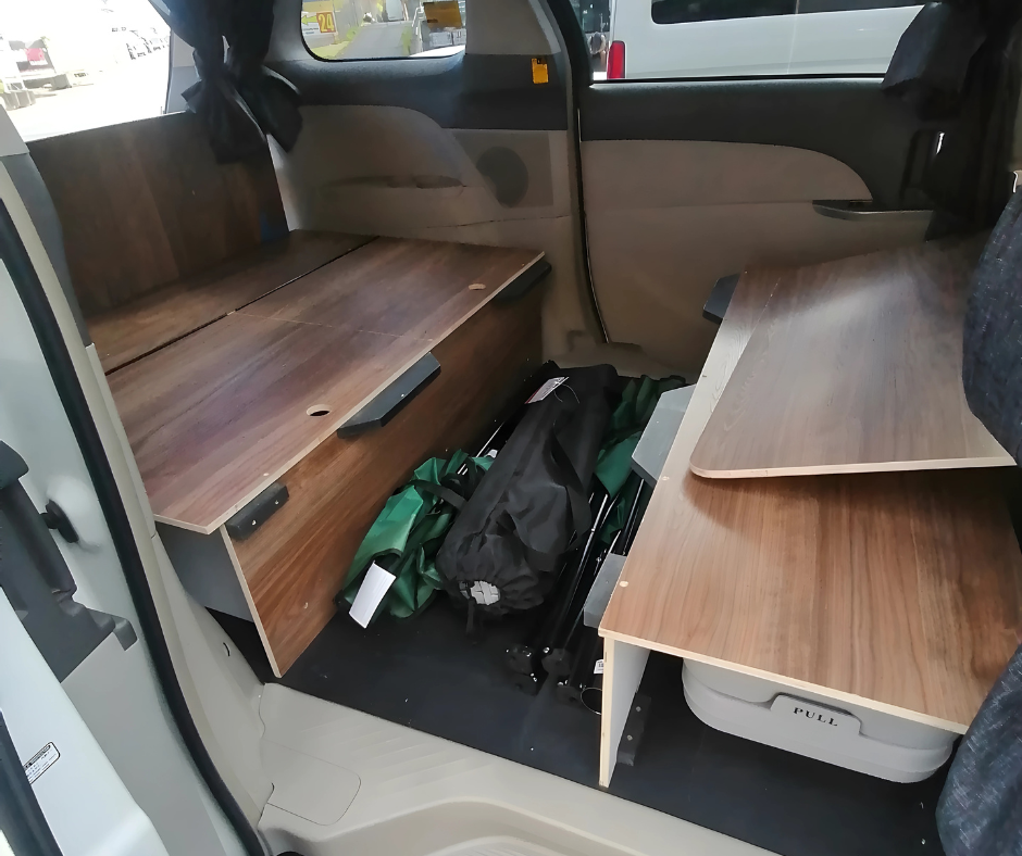 Toyota Estima (Manukau 574)