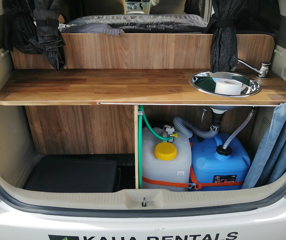 Toyota Estima (Manukau 574)