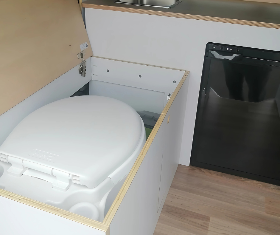 Toyota Hiace (Lee Roy 246)