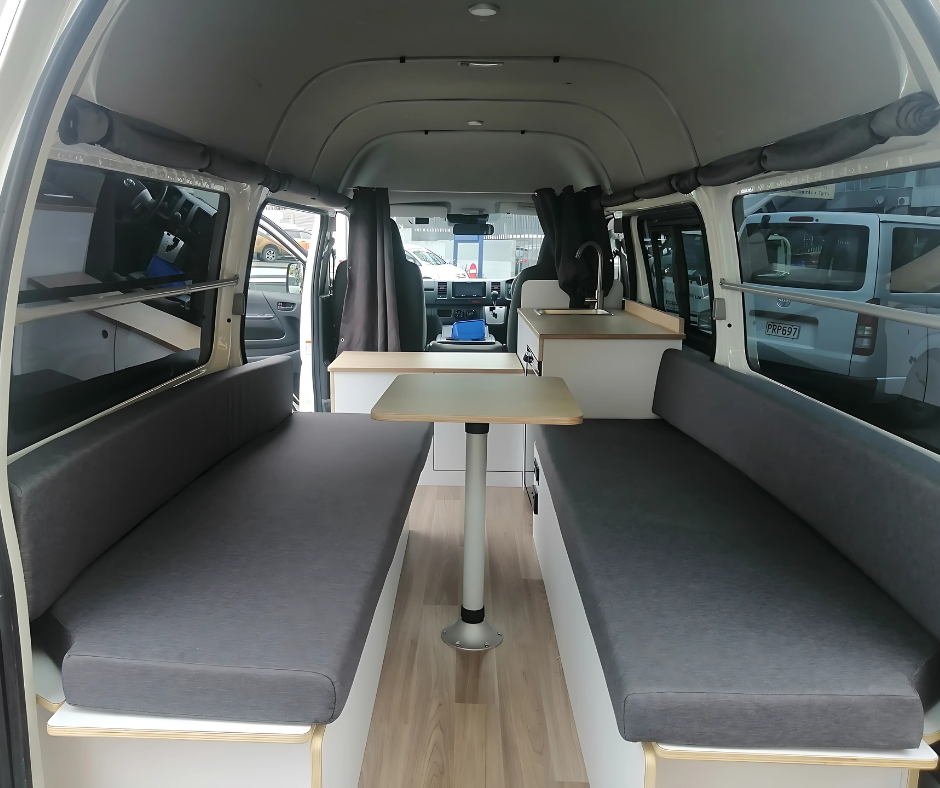 Toyota Hiace (Lee Roy 246)