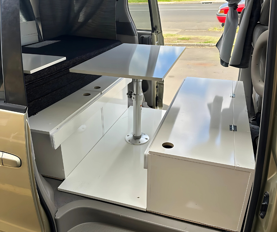 Toyota Estima (Maui 535)