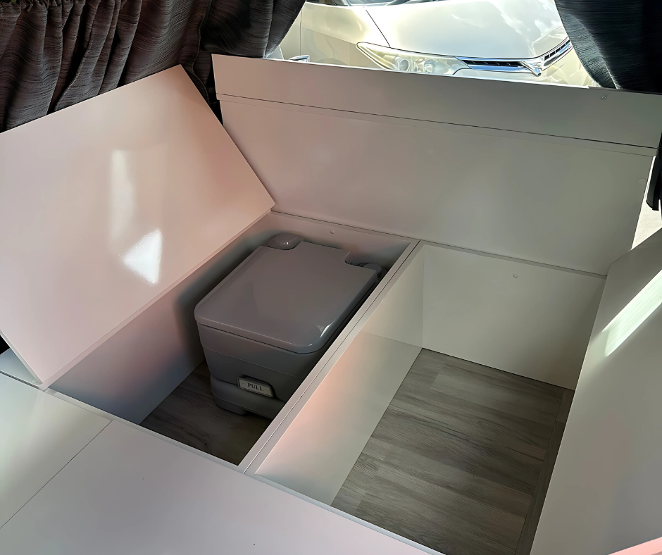 Toyota Estima (Maui 535)