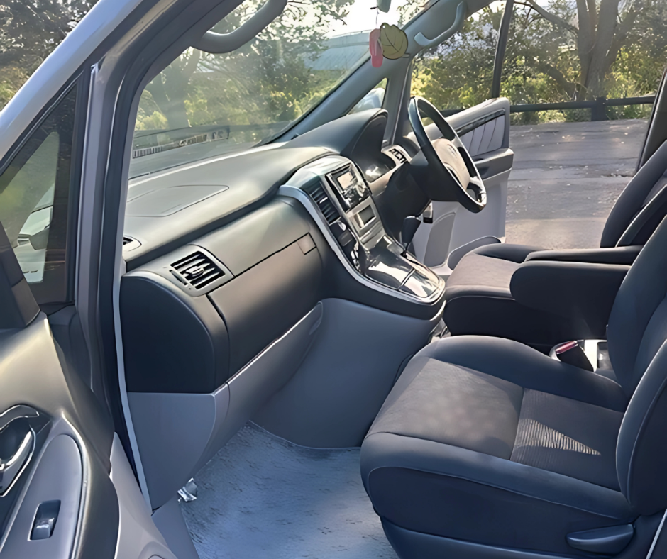 Toyota Alphard (Ranui 425)