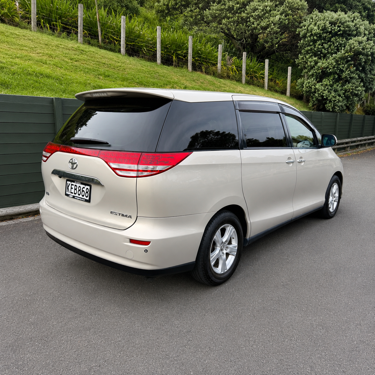 Toyota Estima (Aotea 868)
