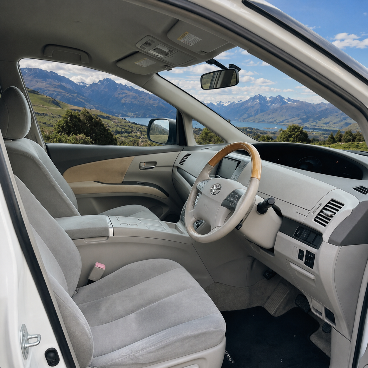 Toyota Estima (Manukau 574)