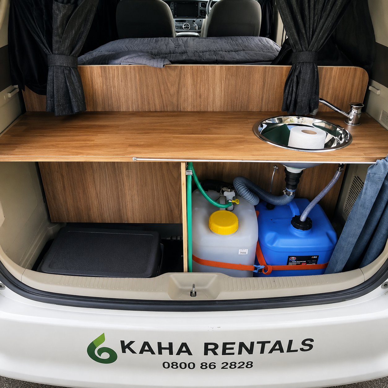 Toyota Estima (Manukau 574)