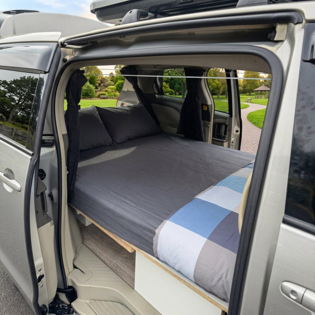 Toyota Estima (Moana 25)