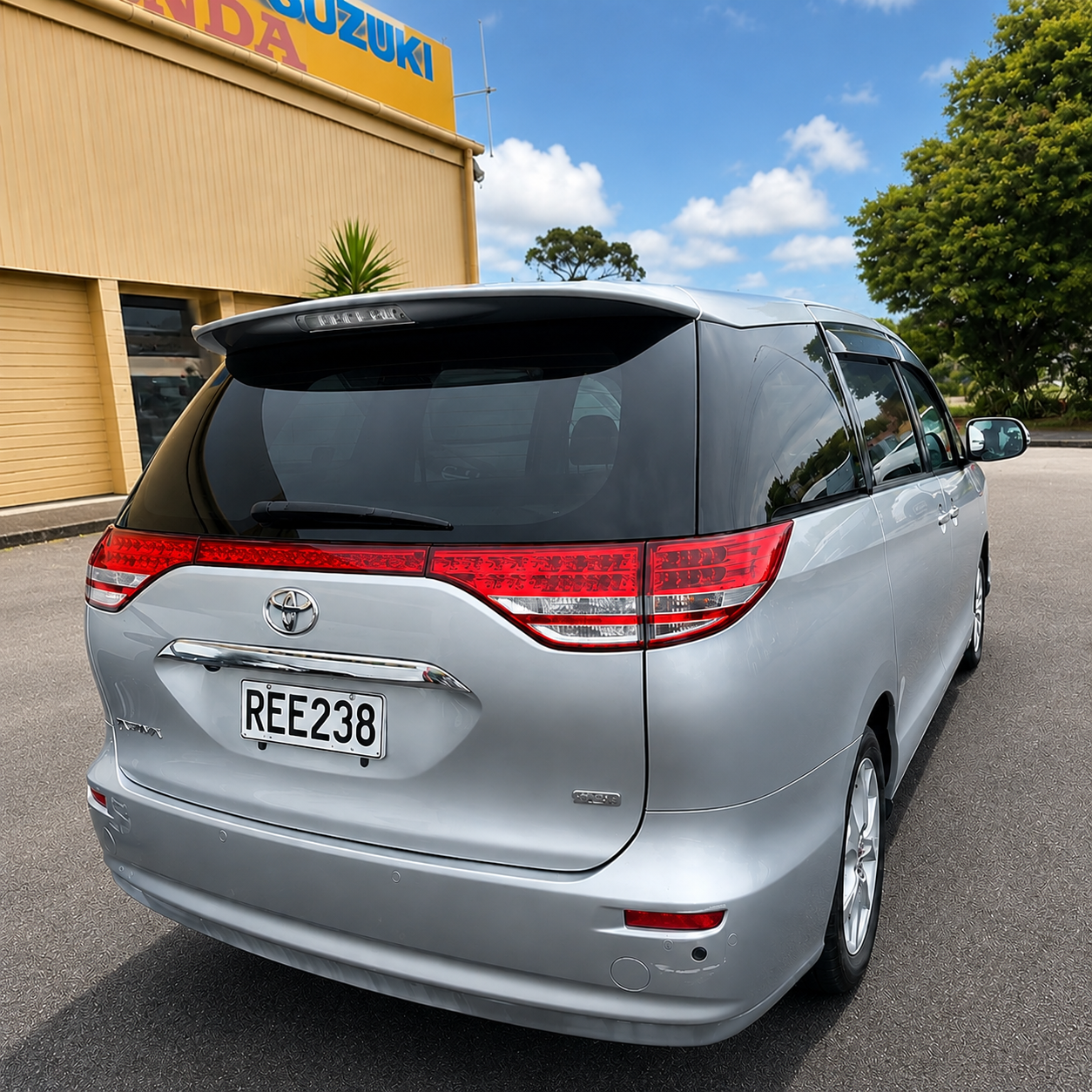 Toyota Estima (Tangi 238)