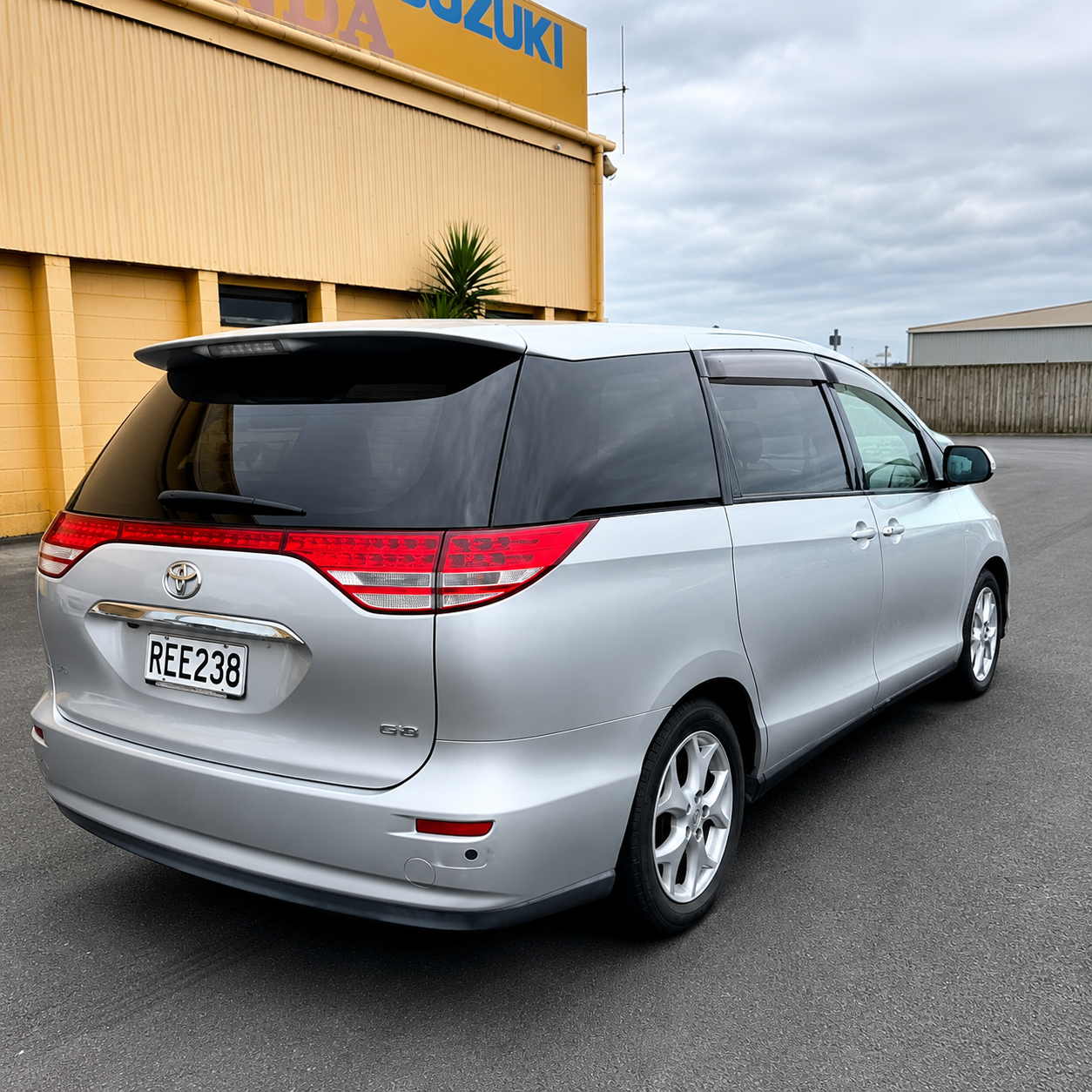 Toyota Estima (Tangi 238)