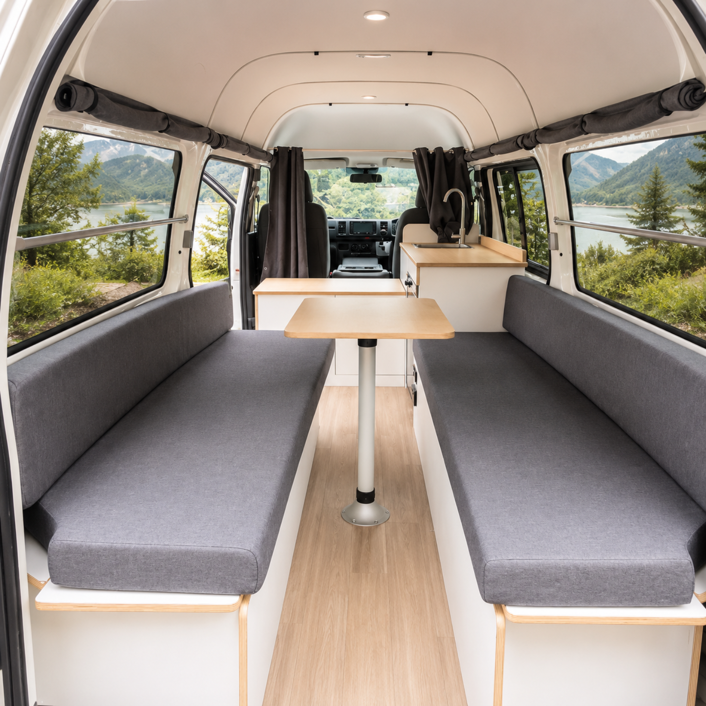 Toyota Hiace (Lee Roy 246)