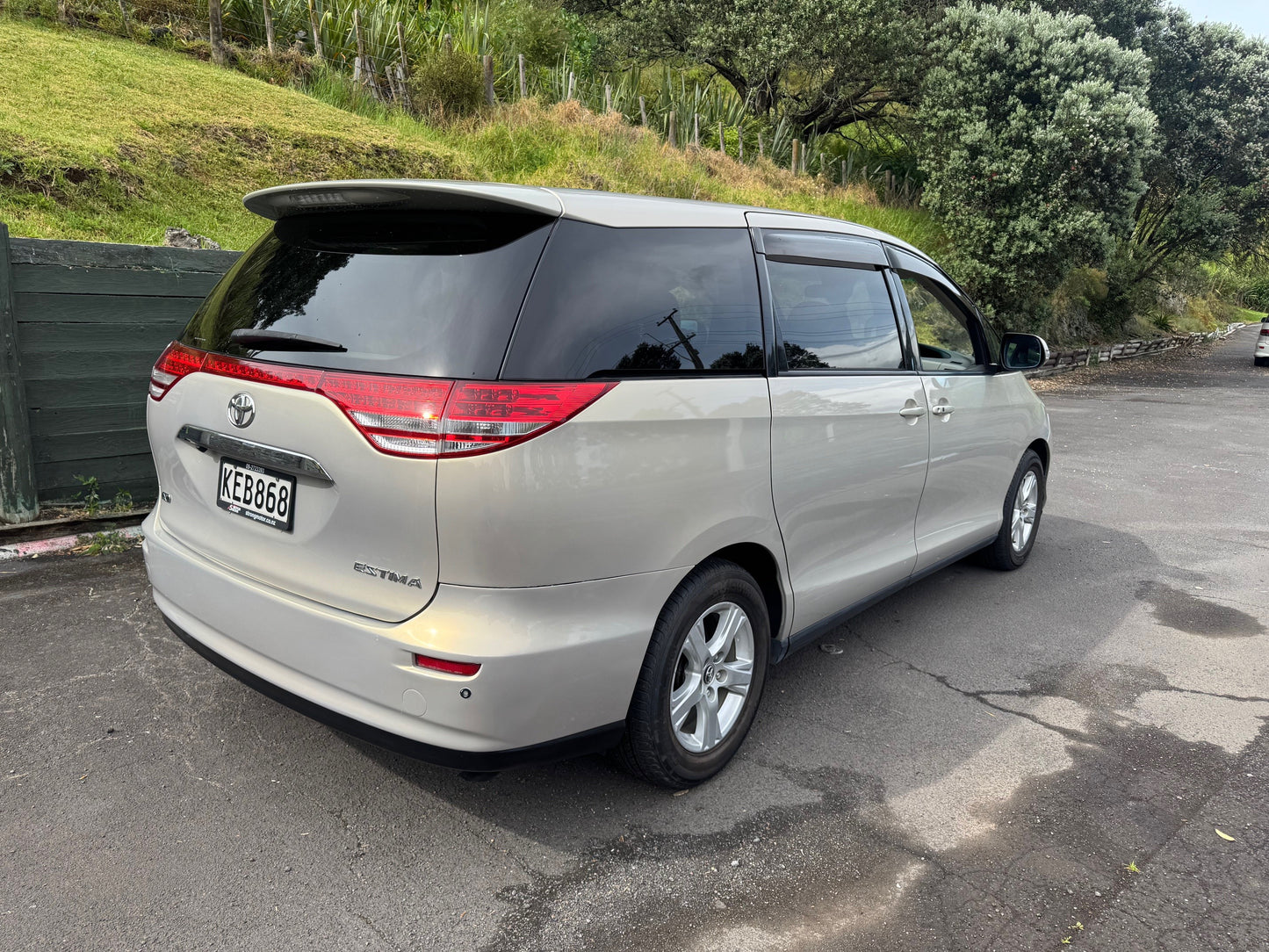 Toyota Estima (Aotea 868)