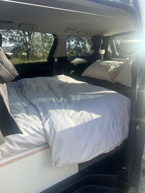 Toyota Estima (Rangi 588)