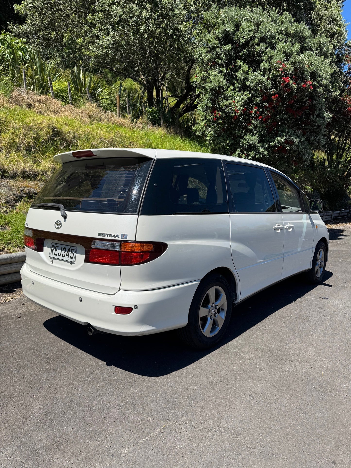 Toyota Estima (Rimu 345)