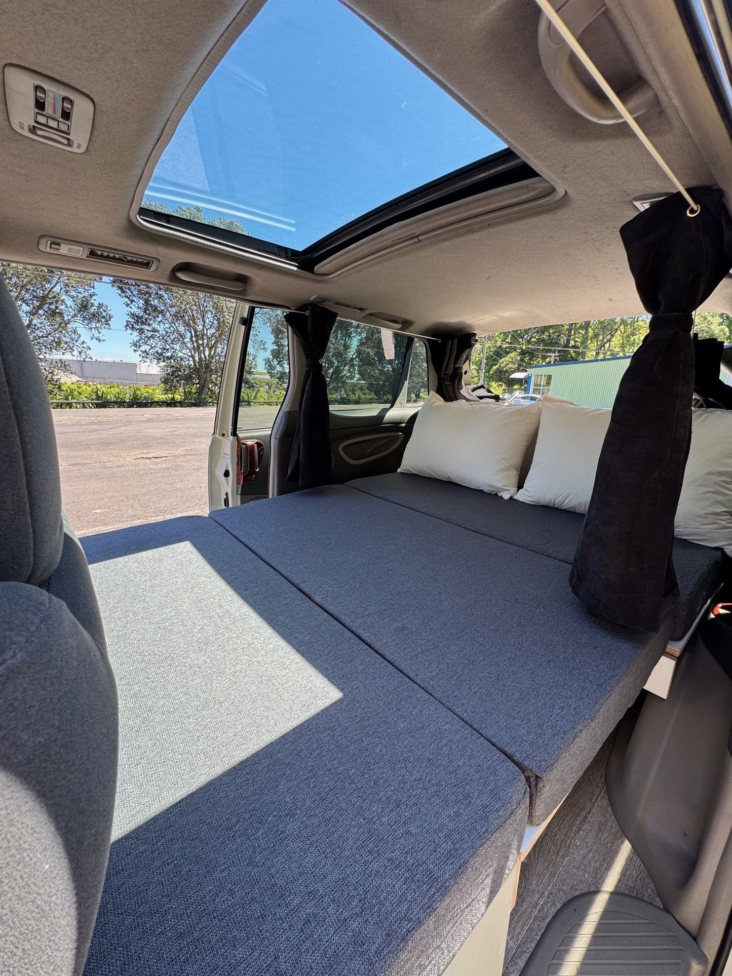 Toyota Estima (Rimu 345)