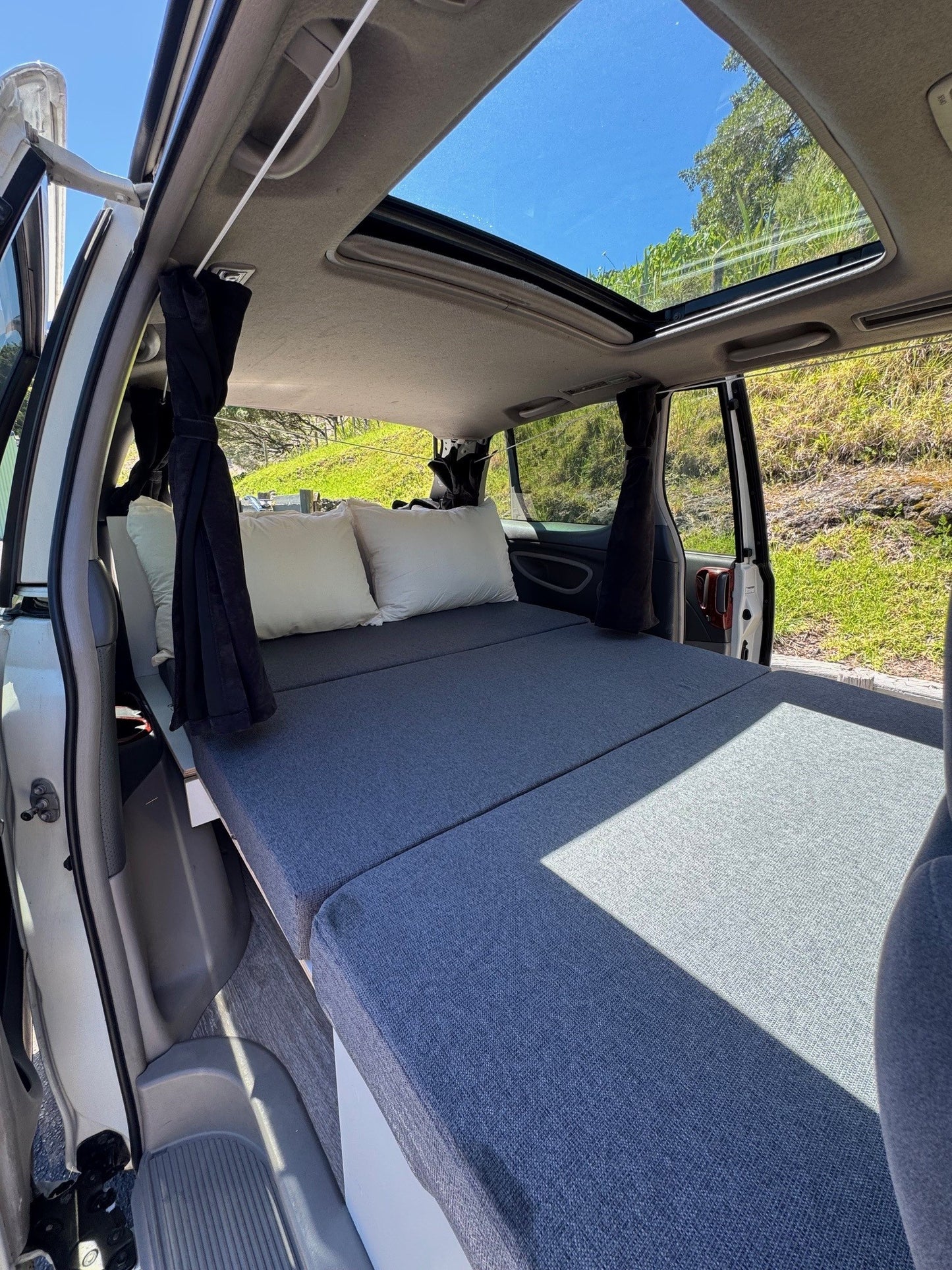 Toyota Estima (Rimu 345)